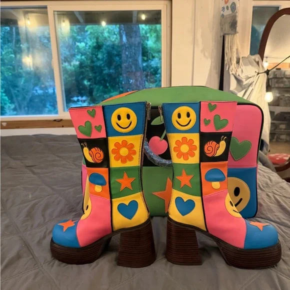 Dollskill happy in my mind bundle of boots and weekender bag - Picture 2 of 8